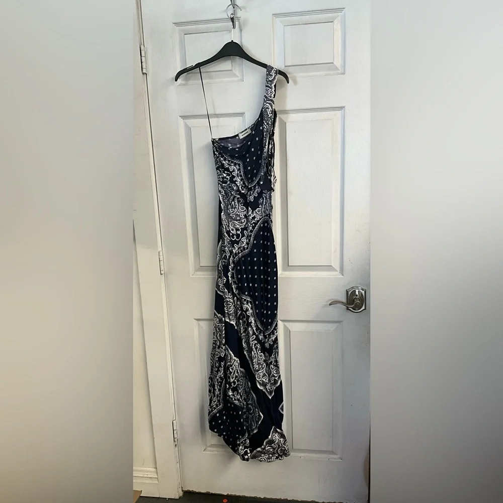 Orlana BANDANA-PRINT MAXI DRESS - Picture 4 of 7
